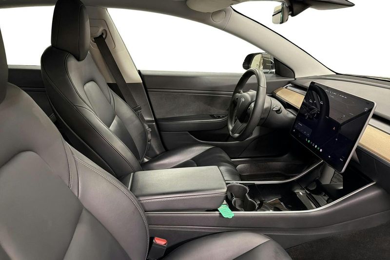 Tesla Model 3 bild 7