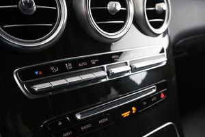 Mercedes GLC220 bild 23