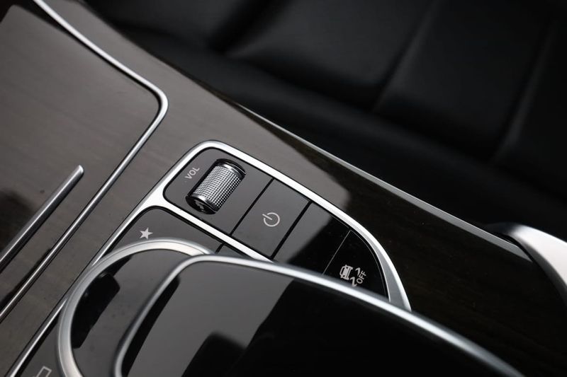 Mercedes GLC220 bild 27
