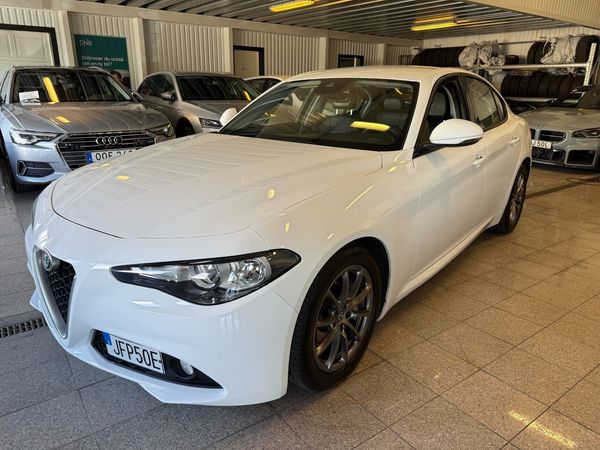 Alfa Romeo Giulia 2.2 JTD 16V 180hk Automat Uttagen-19 1ägare 1år garanti - 2017