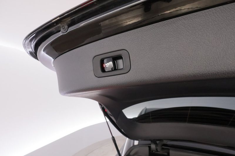 Mercedes GLC300 bild 32