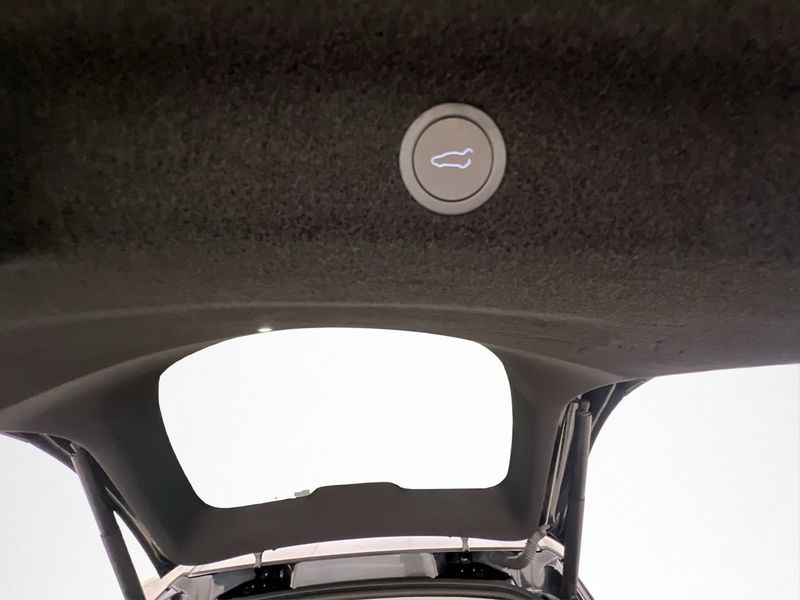 Tesla Model Y bild 30
