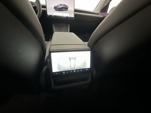 Tesla Model Y bild 18