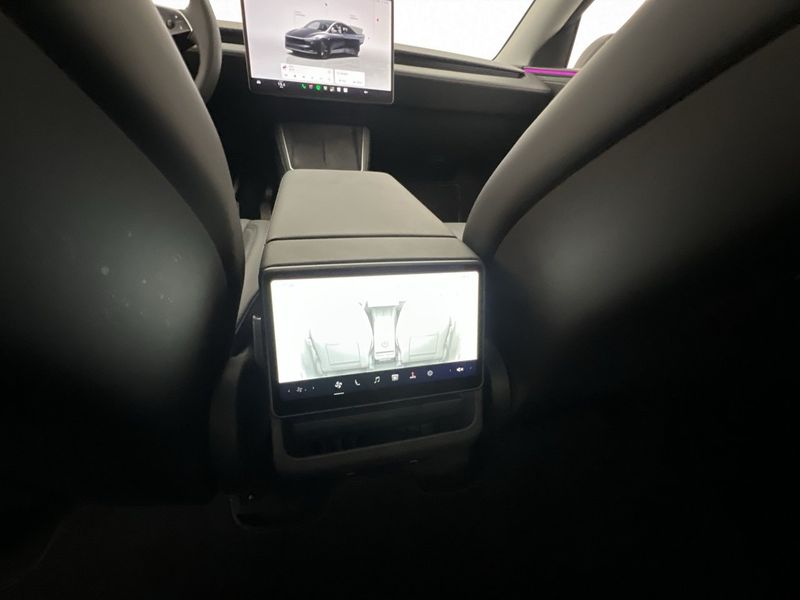 Tesla Model Y bild 18