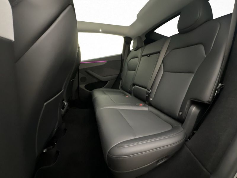 Tesla Model Y bild 17