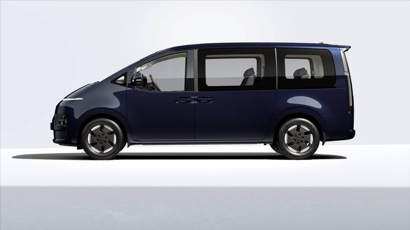 Hyundai Staria bild 2