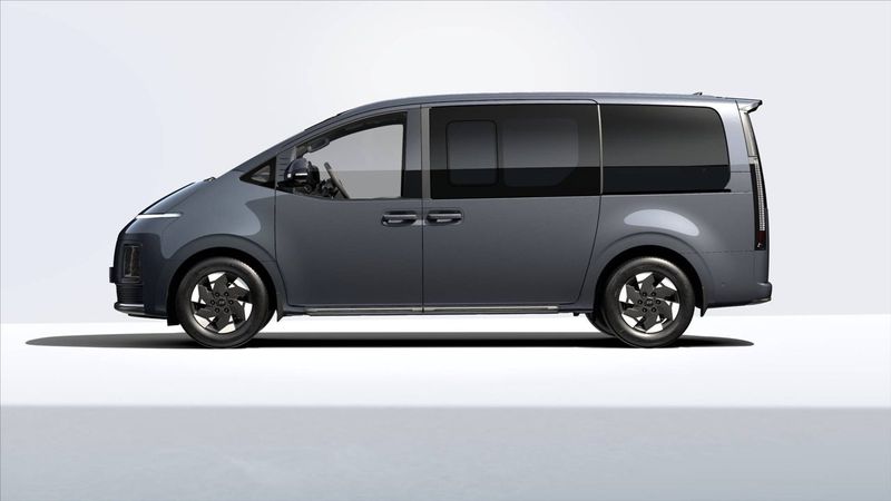 Hyundai Staria bild 2