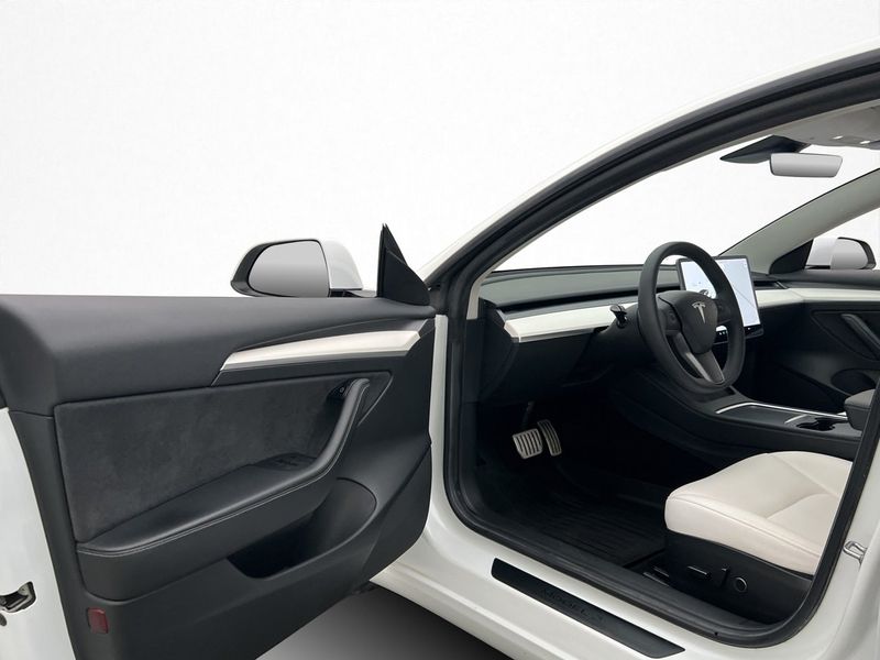 Tesla Model 3 bild 32