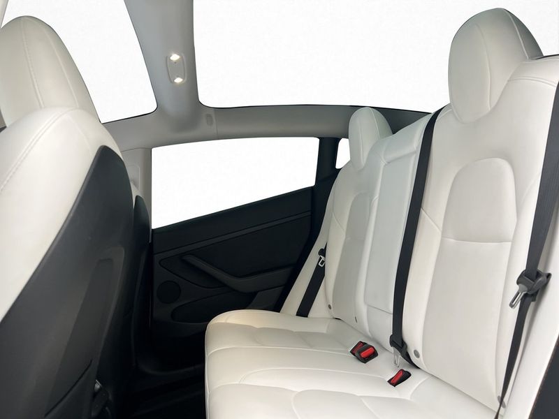 Tesla Model 3 bild 23