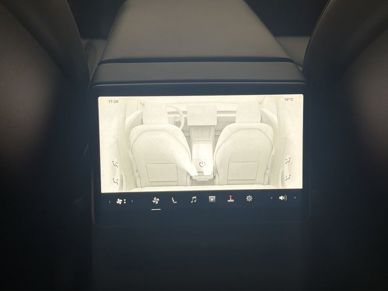 Tesla Model 3 bild 17