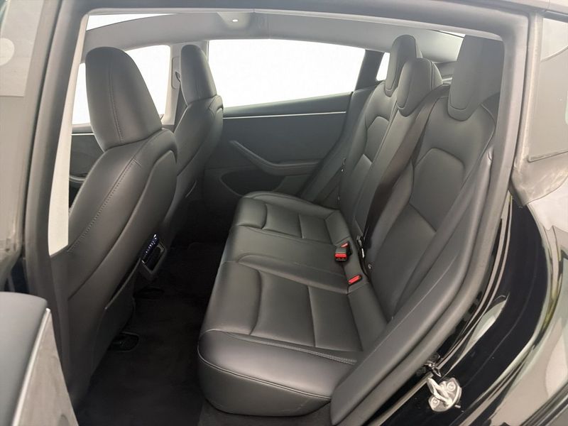 Tesla Model 3 bild 15