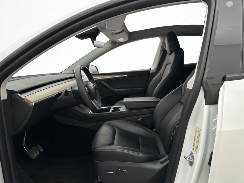 Tesla Model Y bild 13