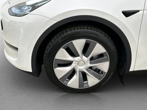 Tesla Model Y bild 32