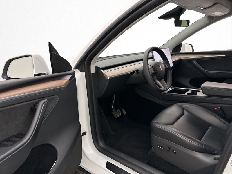 Tesla Model Y bild 12