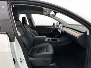 Tesla Model Y bild 16