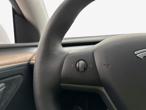 Tesla Model Y bild 20