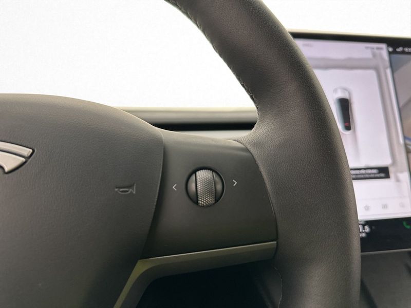 Tesla Model Y bild 21