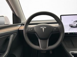 Tesla Model Y bild 15