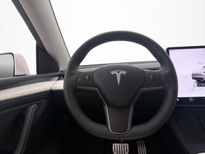 Tesla Model Y bild 15