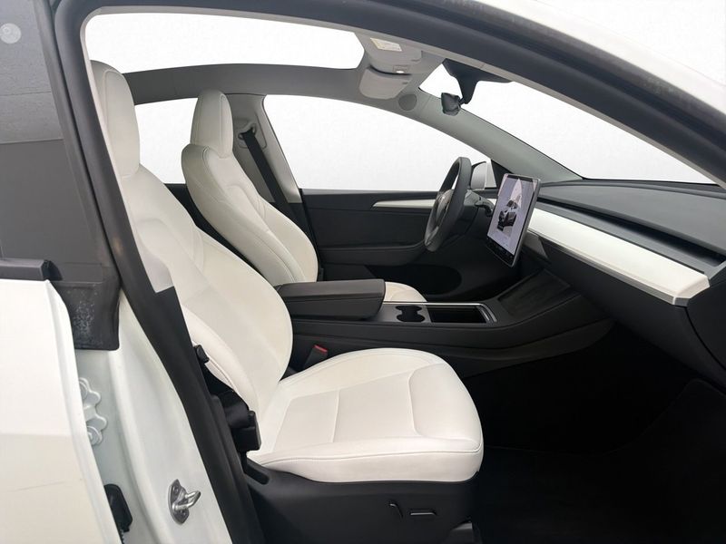 Tesla Model Y bild 17
