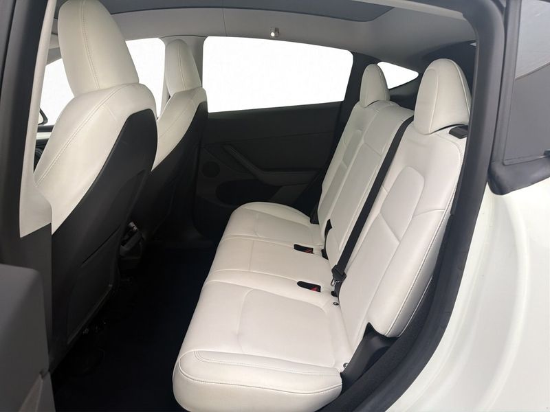 Tesla Model Y bild 18