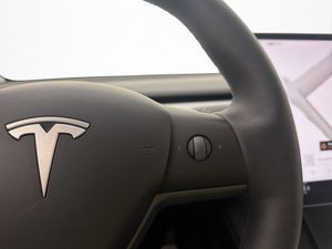 Tesla Model Y bild 16