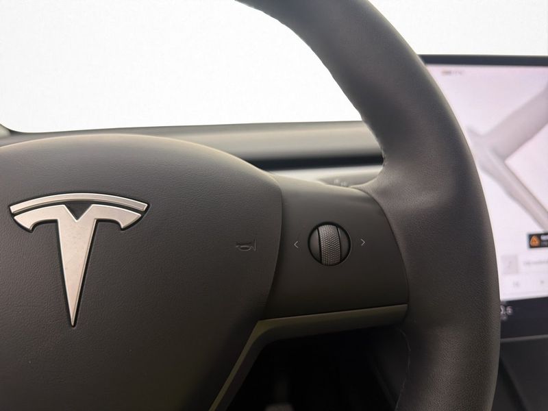 Tesla Model Y bild 16