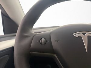 Tesla Model Y bild 14