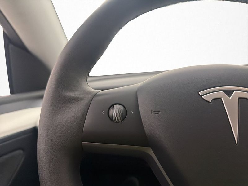 Tesla Model Y bild 14
