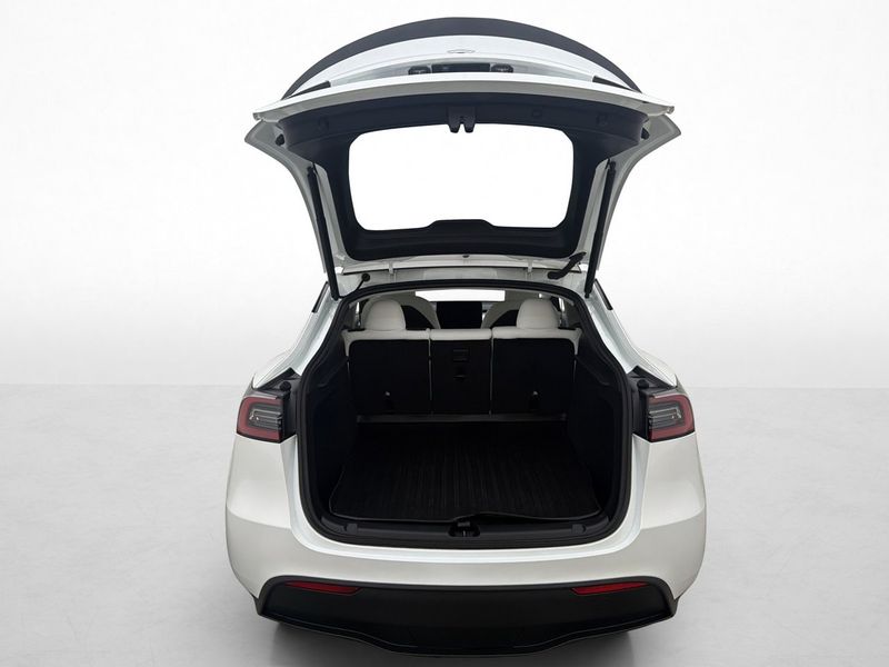 Tesla Model Y bild 11