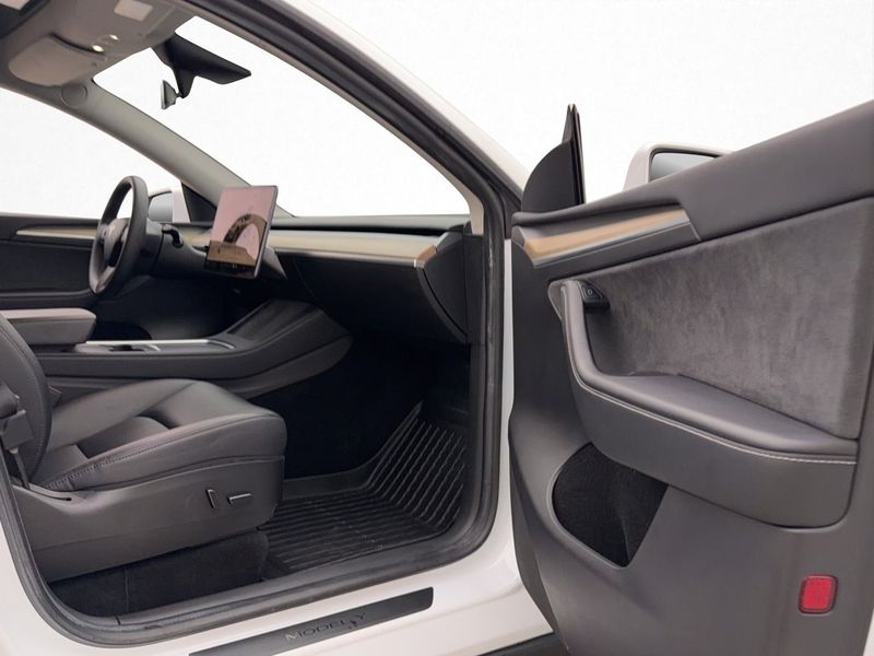 Tesla Model Y bild 13