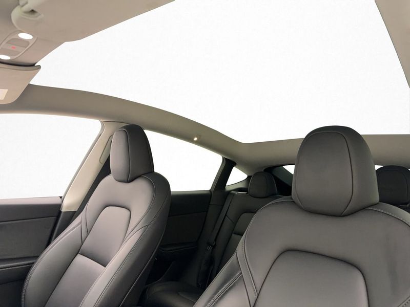 Tesla Model Y bild 19