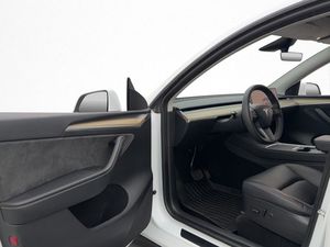 Tesla Model Y bild 17