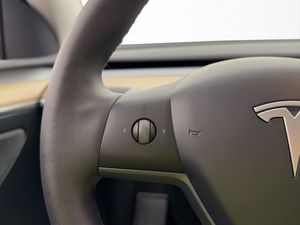Tesla Model Y bild 30