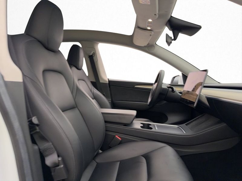 Tesla Model Y bild 12