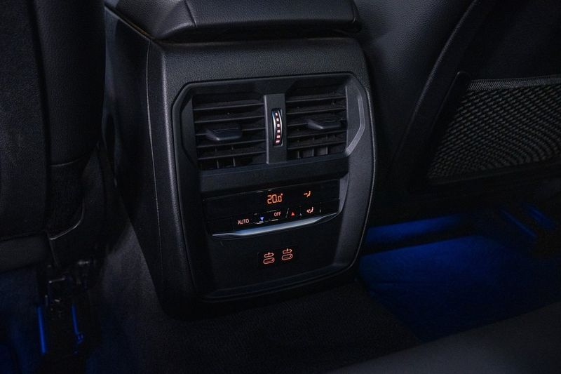 BMW 330 bild 11