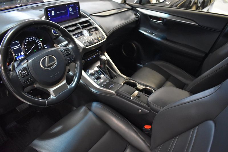 Lexus NX bild 8