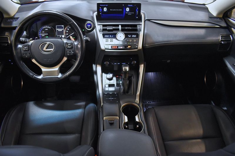 Lexus NX bild 7
