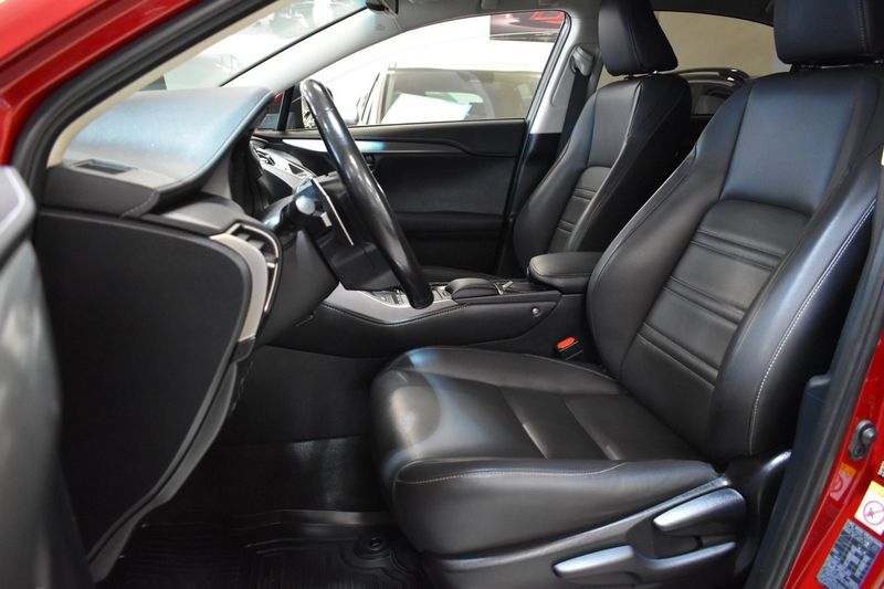 Lexus NX bild 9