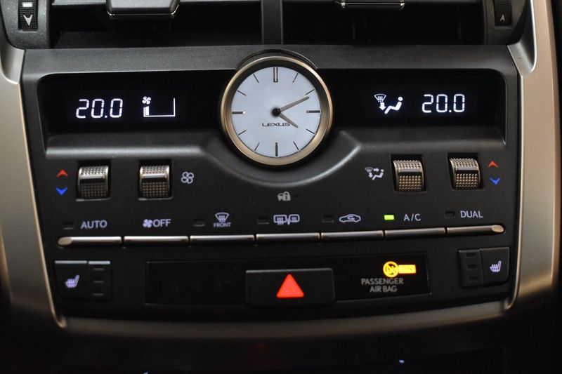 Lexus NX bild 17