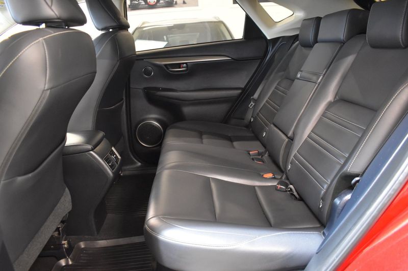 Lexus NX bild 10