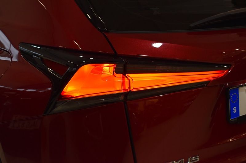 Lexus NX bild 23