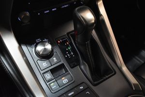 Lexus NX bild 13