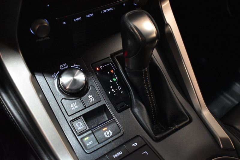 Lexus NX bild 13