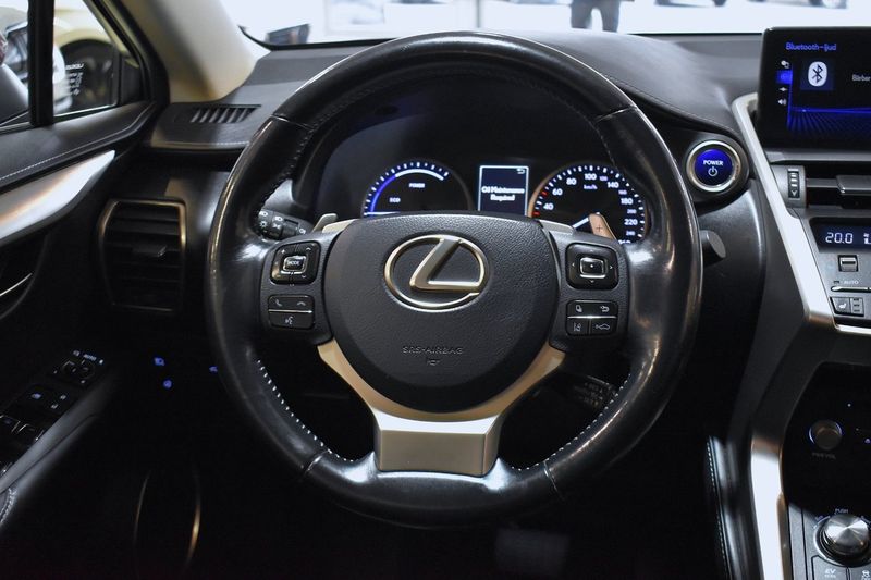Lexus NX bild 11
