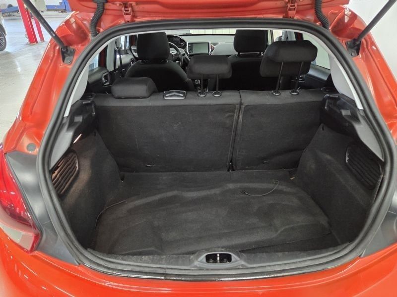 Peugeot 208 bild 8