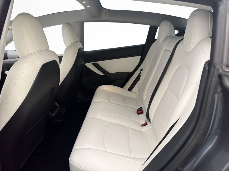 Tesla Model 3 bild 12