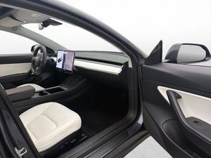 Tesla Model 3 bild 11