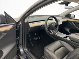 Tesla Model Y bild 18