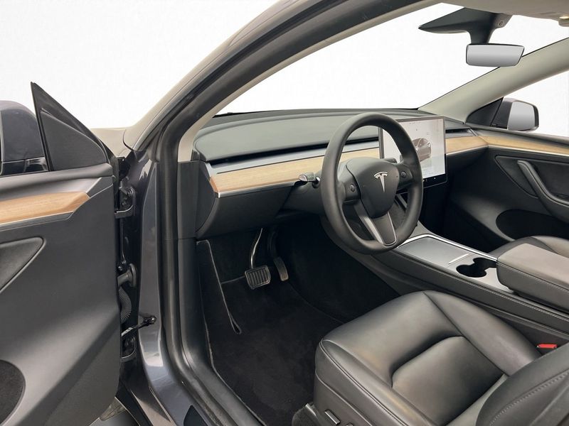 Tesla Model Y bild 18